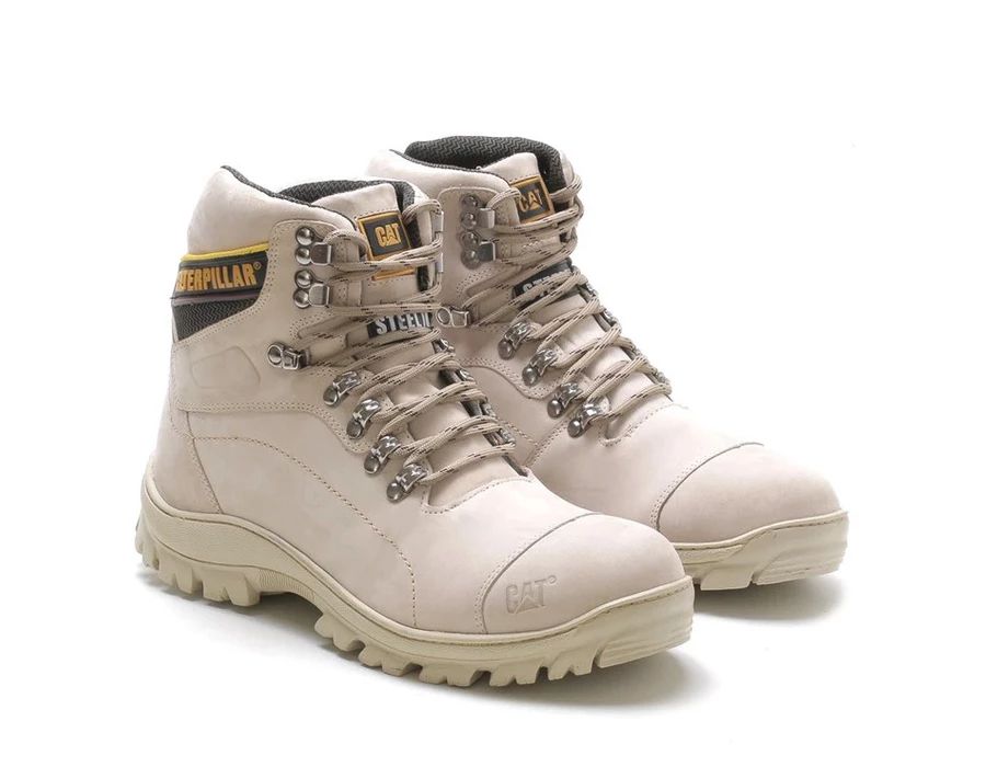 bota caterpillar nude