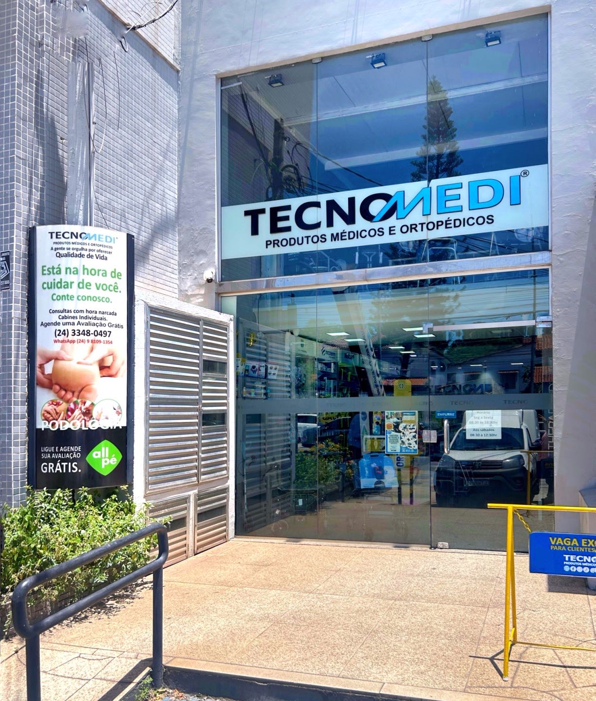 Fachada da loja Tecnomedi Volta Redonda na Rua 33, Vila Santa Cecília