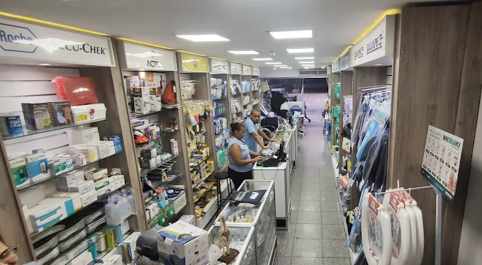 Interior da Tecnomedi Freguesia com produtos médicos e ortopédicos