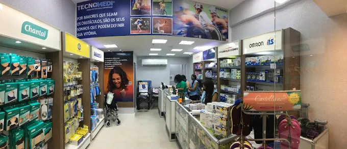 Interior da Tecnomedi Irajá com produtos médicos e ortopédicos