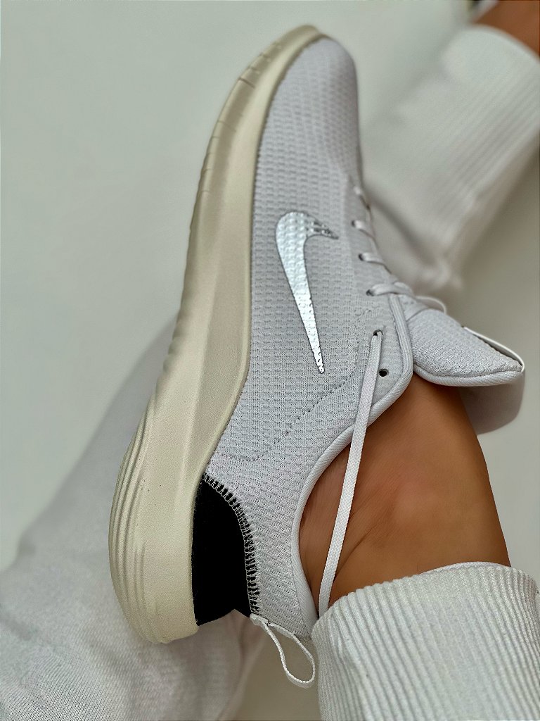 Tênis Nike Branco e Preto - Calzatto