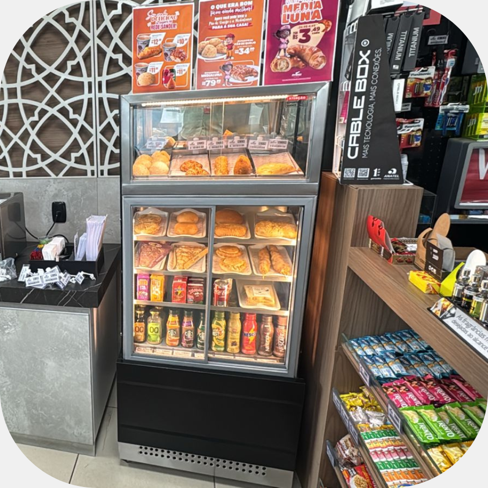 Vitrine estufa em confeitaria