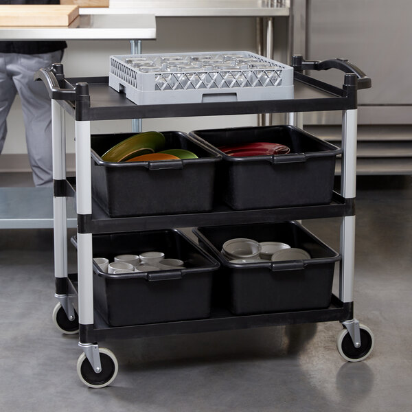 Carrinhos de serviço Cambro para transporte e movimentação em cozinhas profissionais
