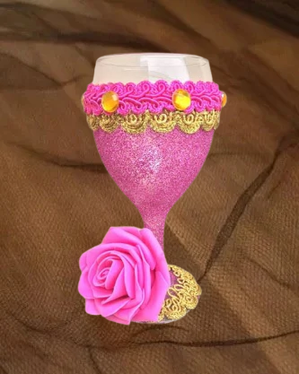 Taça Rosa com glitter.