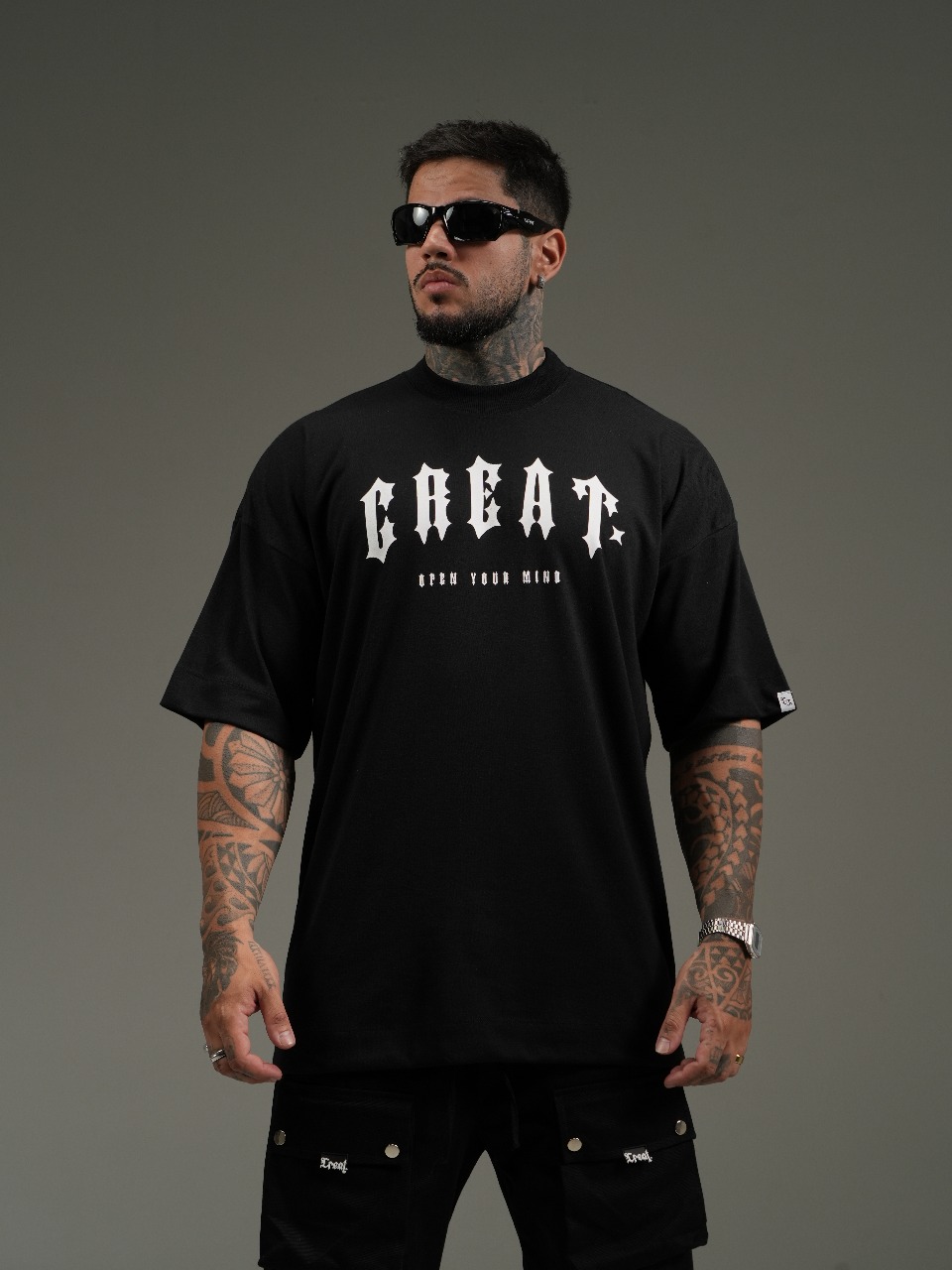 Camiseta CREAT clara minimalista