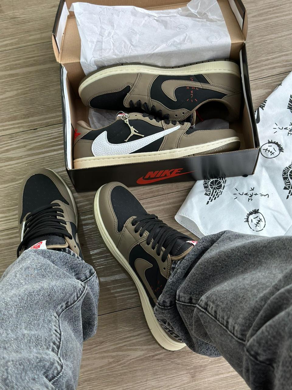 Air Jordan 1 Low Travis Scott