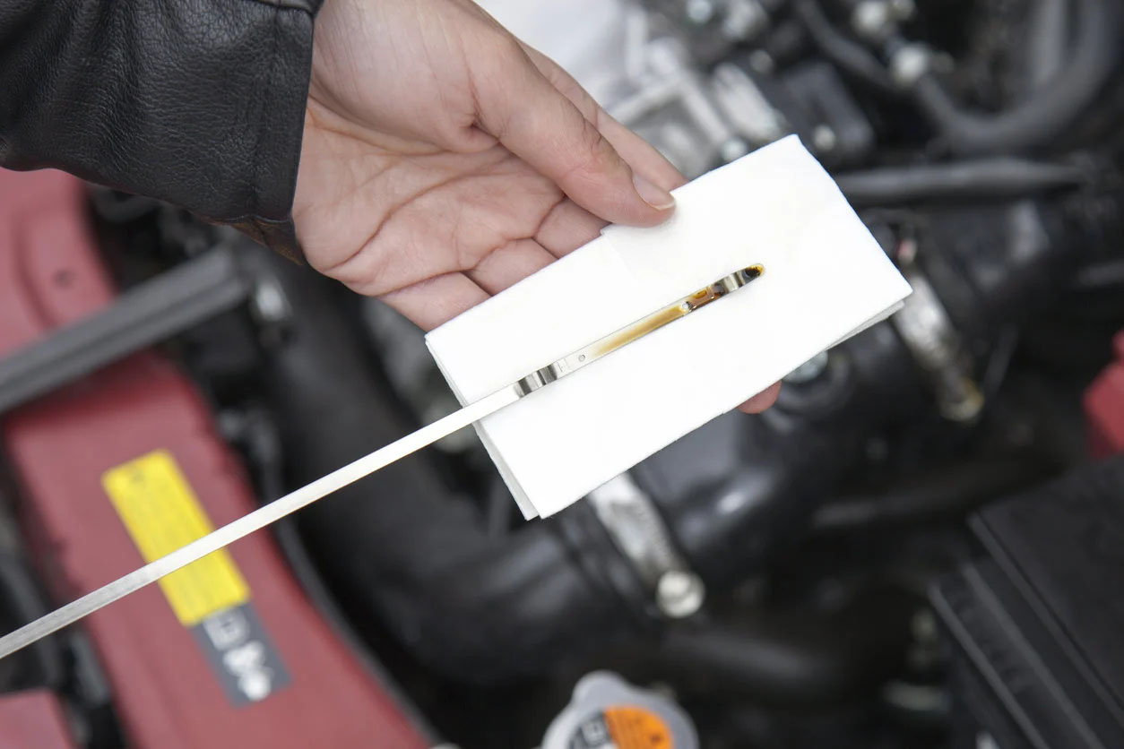 Não deixe seu motor em apuros: Aprenda a verificar corretamente o nível de  óleo do seu carro - Peças Automotivas, Casa e Garagem - Itália Ricambi