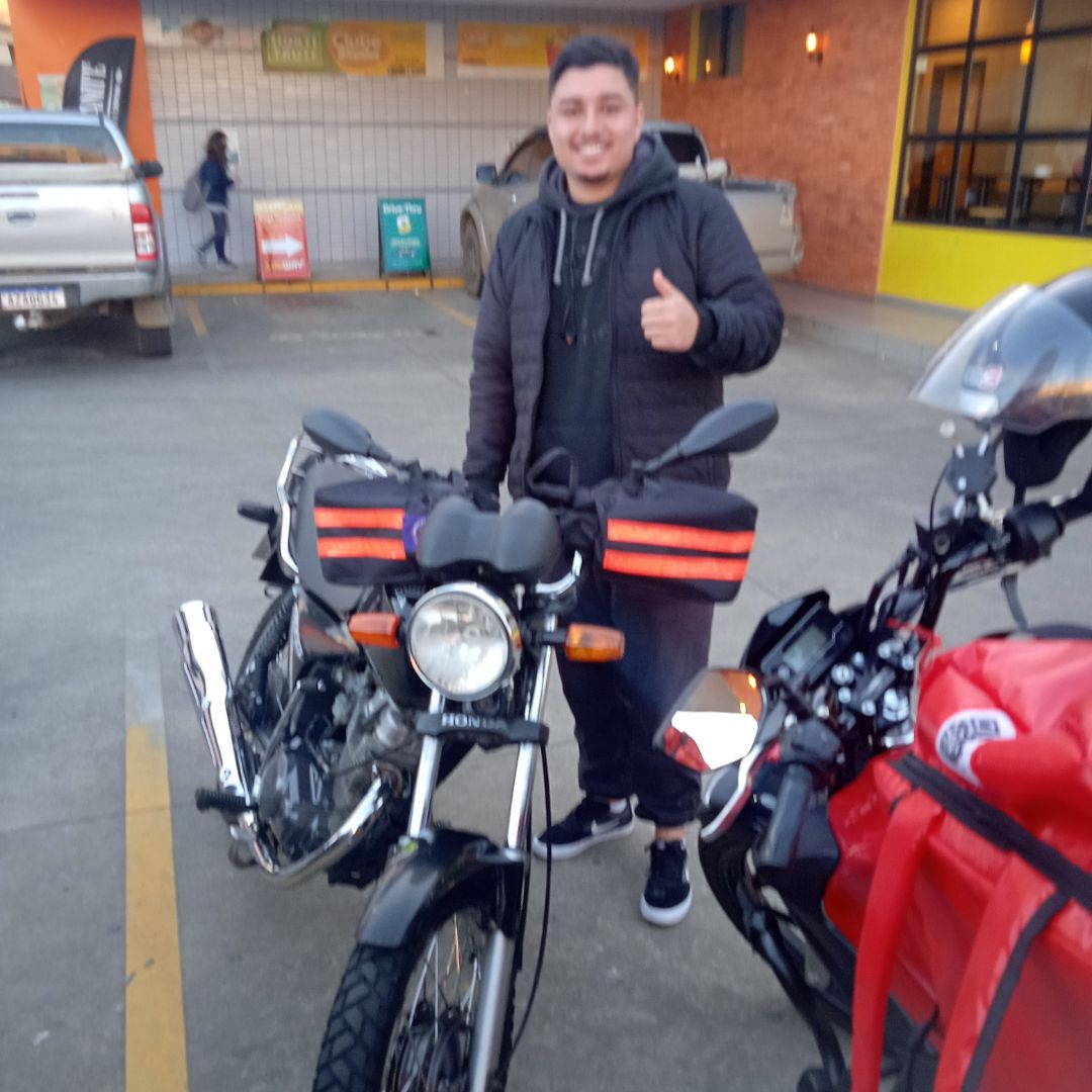 Motoboy usando Luvas Fixas na Moto G7