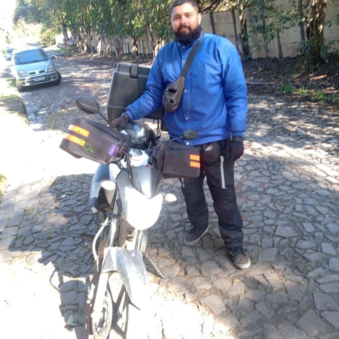 Motoboy usando Luvas Fixas na Moto G7