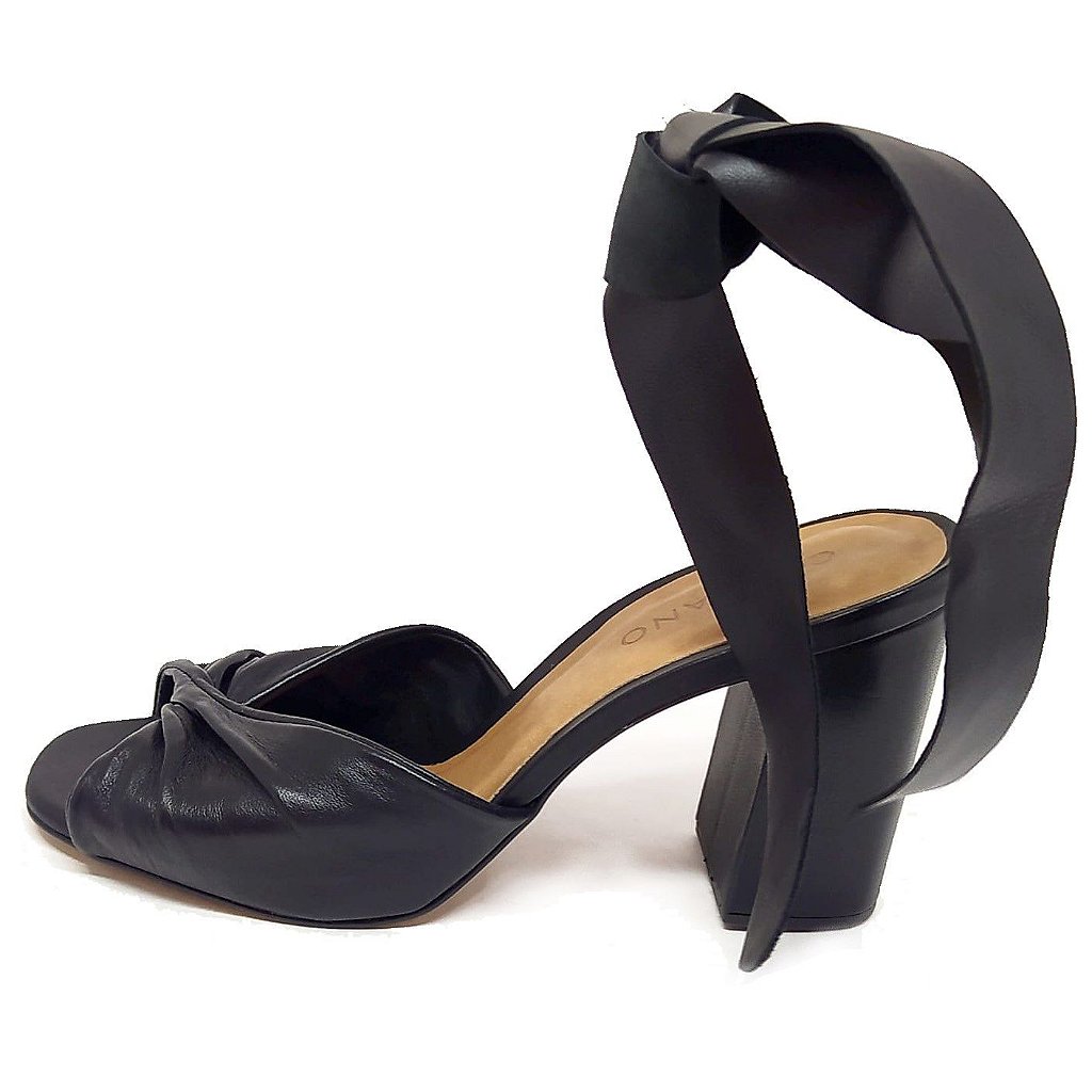 Compre Sandália Couro Carrano Ilhós Bege Carrano Online