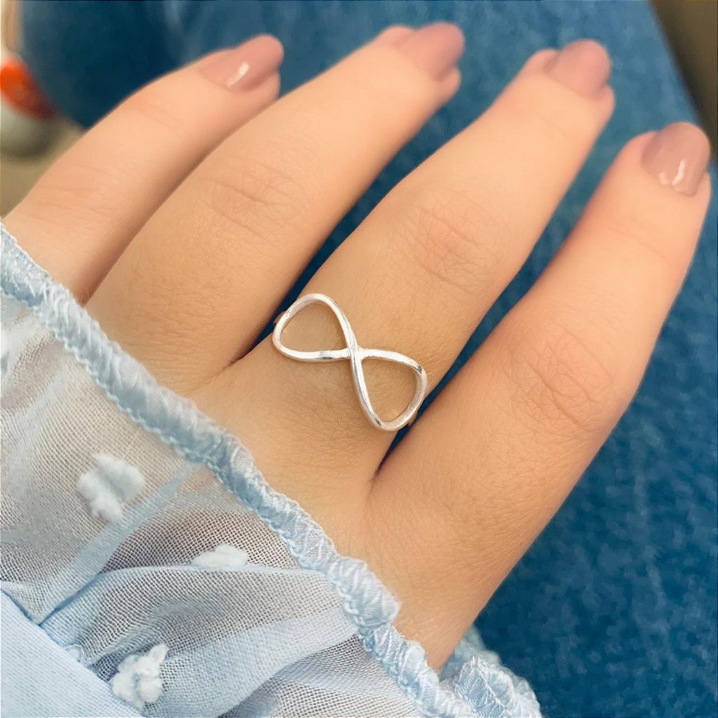 Anel infinito liso em prata - Ravena Jóias e Relógios
