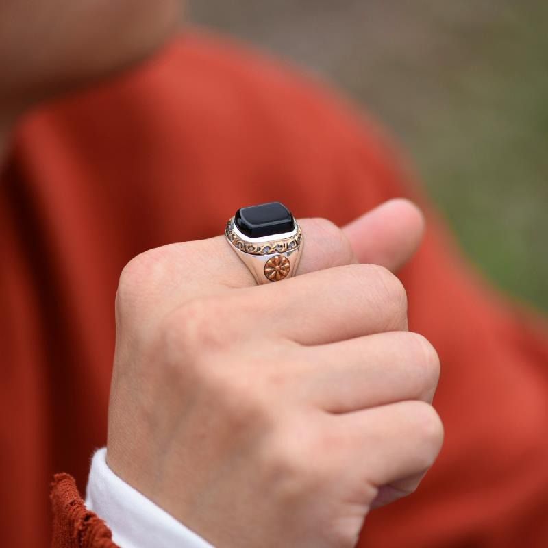 Anel Masculino Prata 925 Esterlina Ajustável com Pedra Preta Ônix Fusion -  Anéis - Presentes - Cordões Masculinos - Pulseiras - Relógio Masculino -  Relógio Feminino - 10x Sem Juros - Frete Grátis