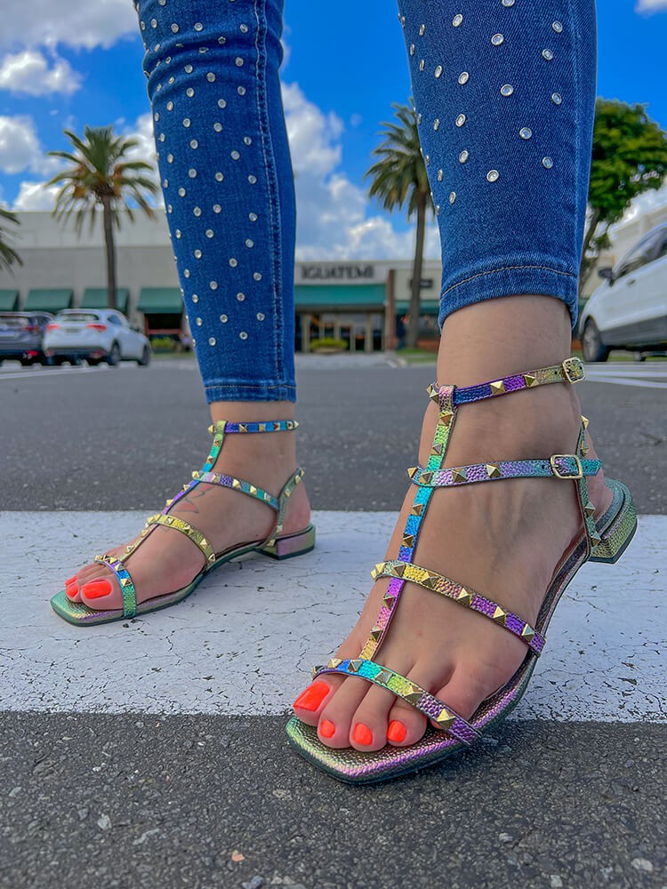 Sandália Frida Salto Baixo Holográfica Colors - Laura's Boutique - Sapatos  Exclusivos