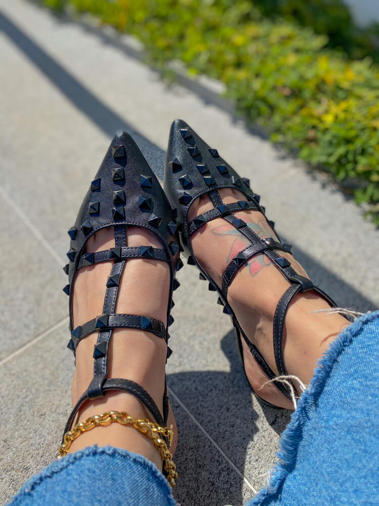 Sapatilha Frida Black com Spikes - Edição Limitada - Laura's Boutique -  Sapatos Exclusivos