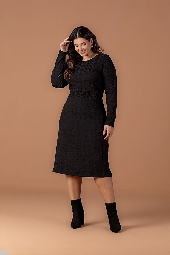 Vestido Plus Size Midi Preto Em Crochet Jacquard Manga Longa