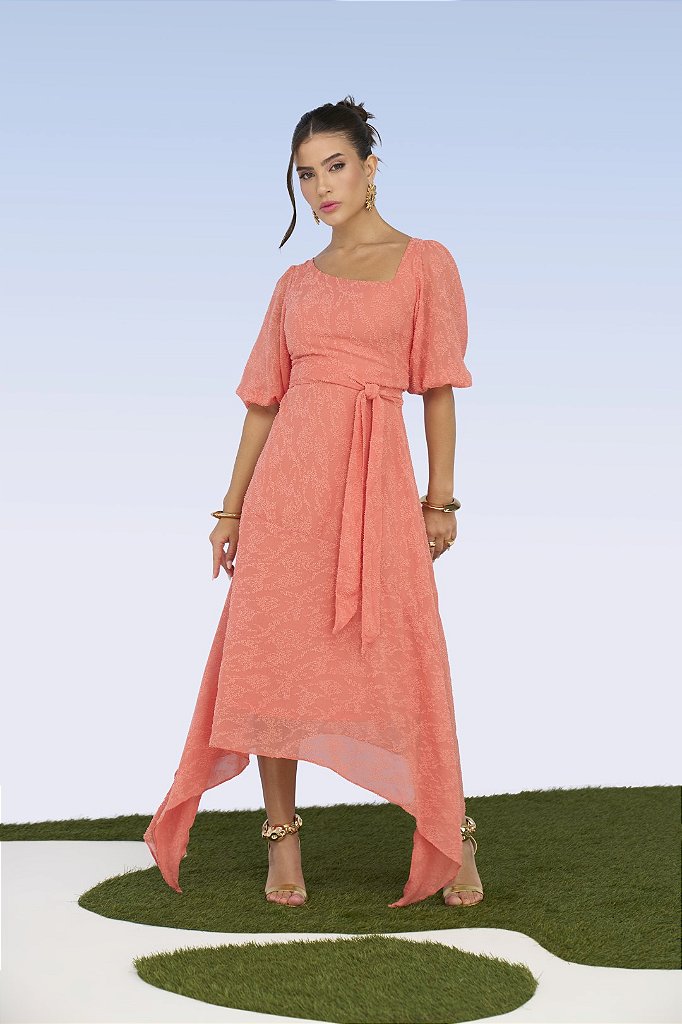 Vestido Coral Em Chiffon Texturizado Assimétrico Com Faixa