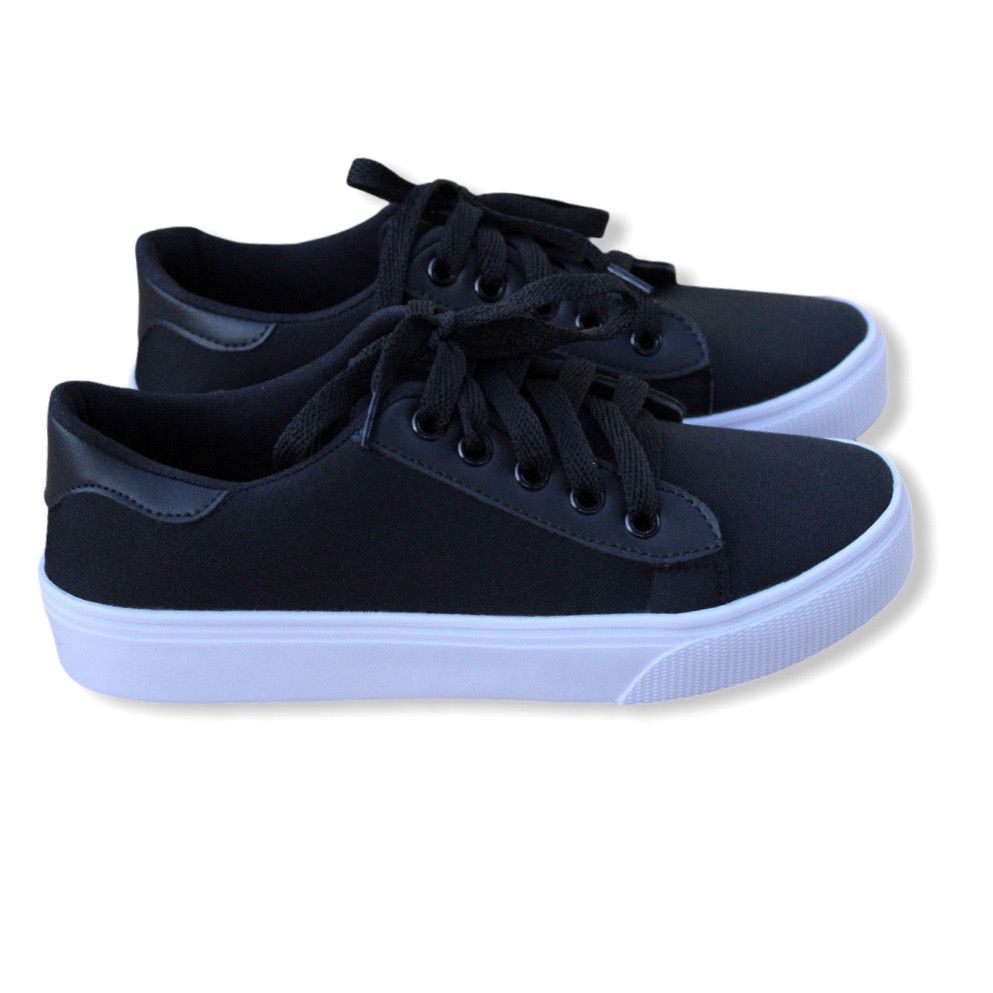 tenis preto sola branca