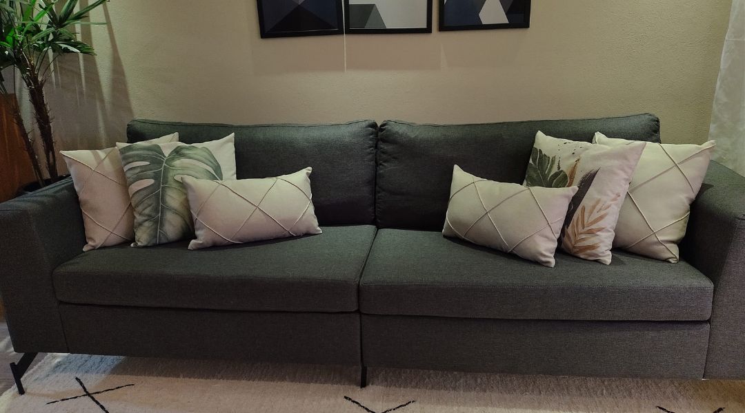 Como organizar almofadas no sofá? - Casa Coeva | Tapetes, Mantas e Almofadas  Decorativas