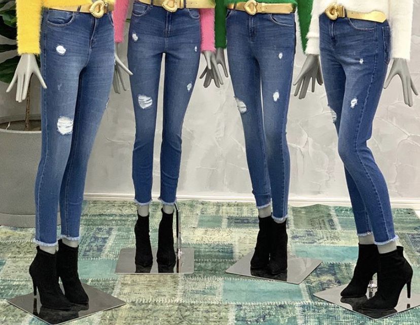 calça jeans skinny destroyed