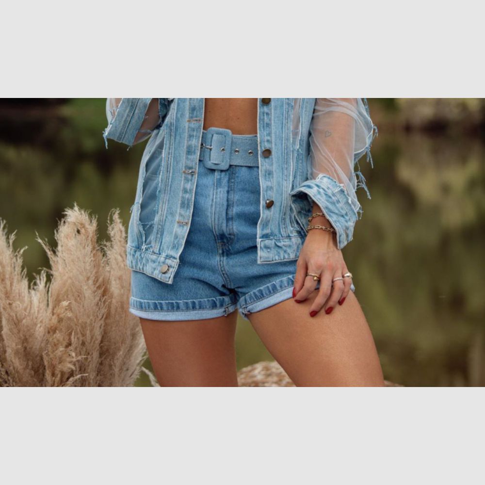 shorts jeans cintura alta com cinto
