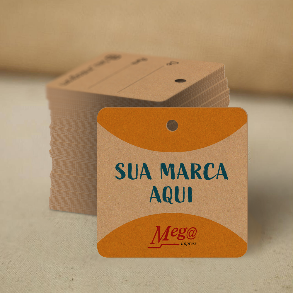 Tag Quadrada com furo - Papel Kraft - Impressão frente e verso Tag Quadrada com furo - Papel Kraft - Impressão frente e verso