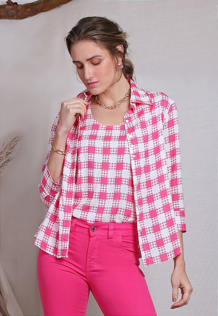 Camisa Regular em Linho com Estampa Xadrez Vichy Bege/ Rosa