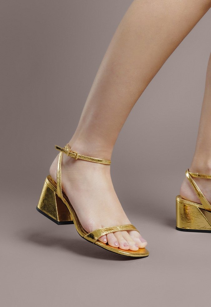 Sandália Patmos Salto Bloco Bico Quadrado Tiras Metalcolor Fivela