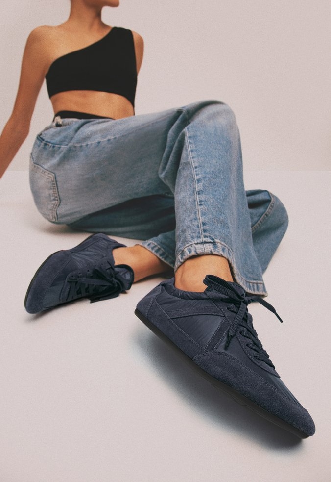 Tenis Camurça Sneaker Eight Cadarço Schutz Azul Marinho - Specchio