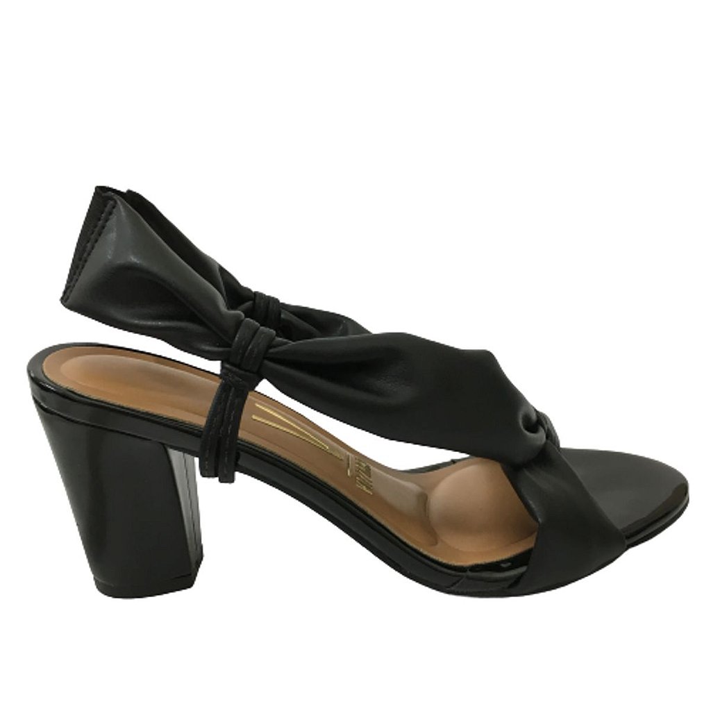 salto alto preto grosso vizzano