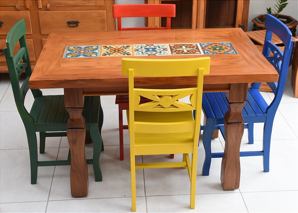 Jogo de Mesa com Cadeiras Coloridas - Móveis Madeiro - Em madeira de  demolição, mesas, cadeiras, armários, banquetas