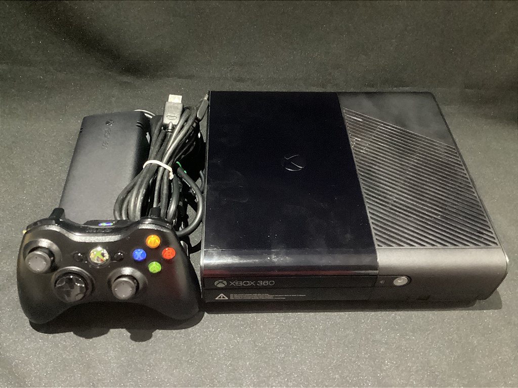 Microsoft Xbox 360 Super Slim 250gb + 3 Jogos 2 Controles Standard