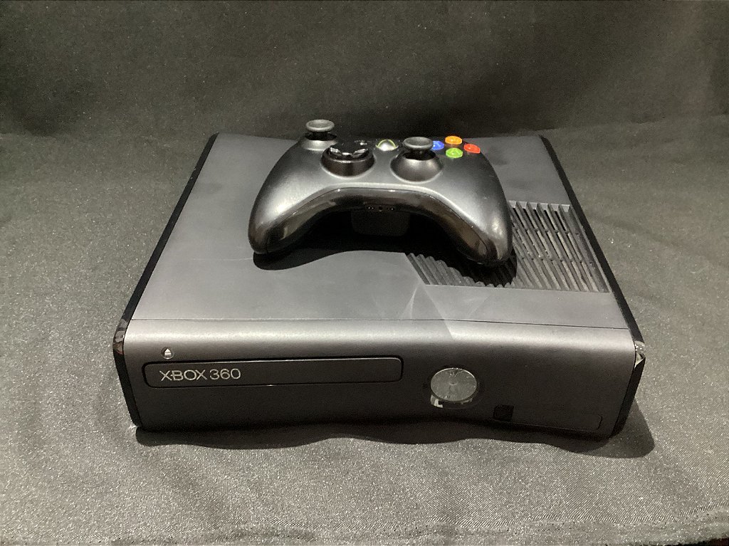 Gameteczone Usado Console Xbox 360 Slim 4GB Desbloqueado c/ 1