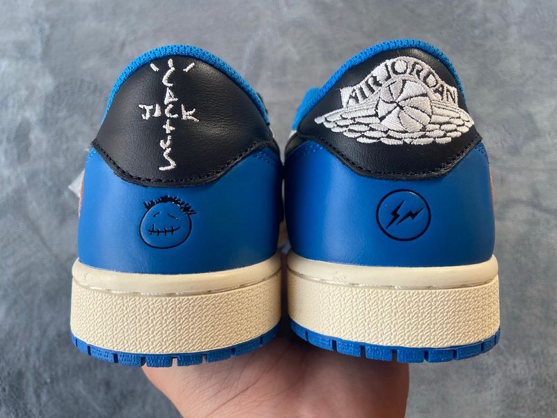 Tênis Air Jordan 1 Low Fragment x Travis Scott PK