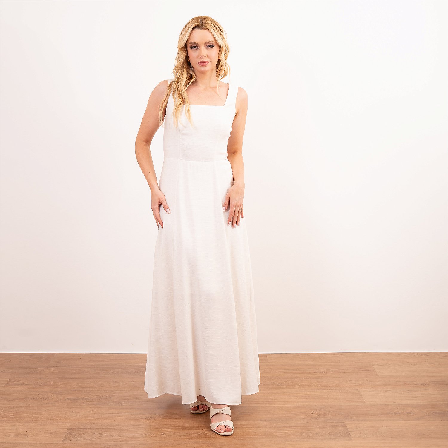 Vestido Longo Evasê Alça Larga Com Recortes Schooner Roupa