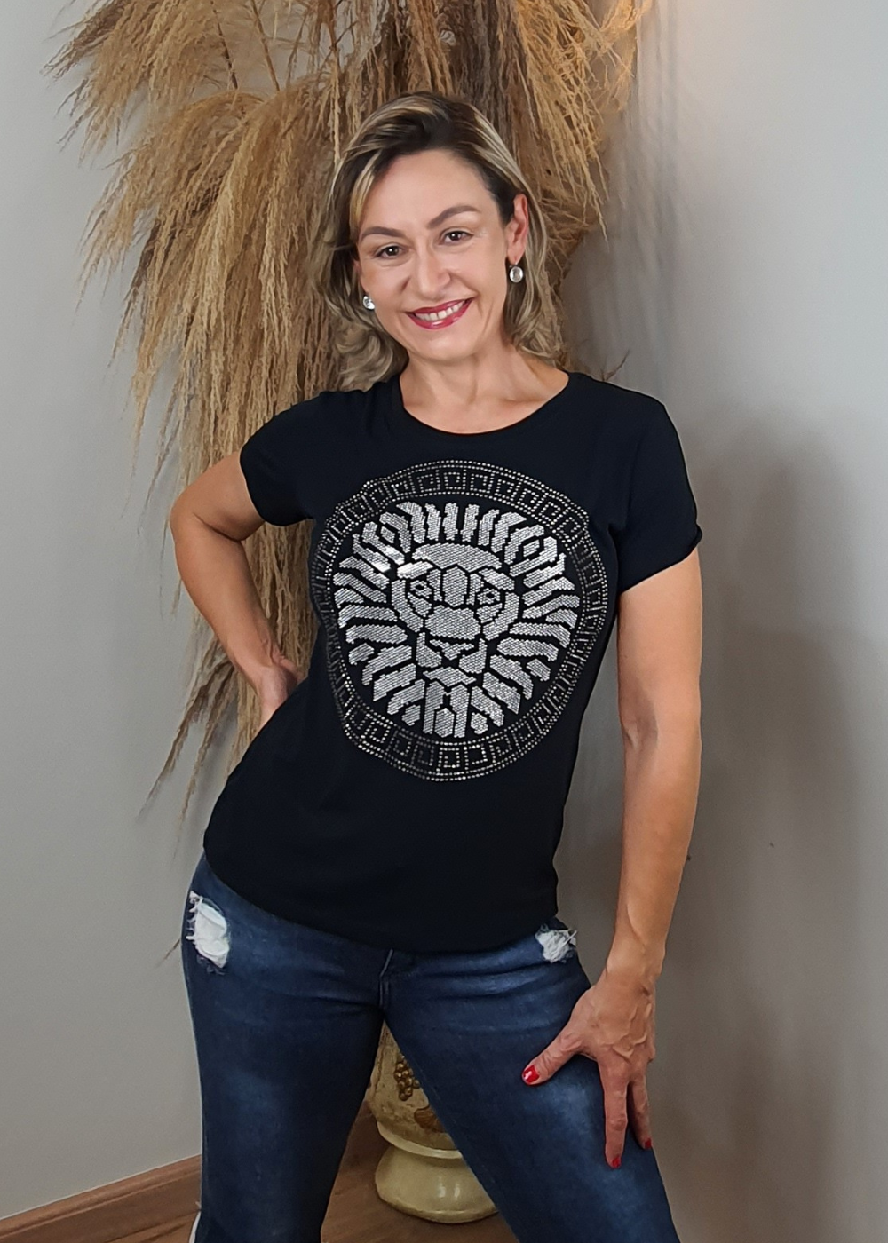 T-shirt Feminina Preta Baby Look Mandala Leão Pedraria Iminente