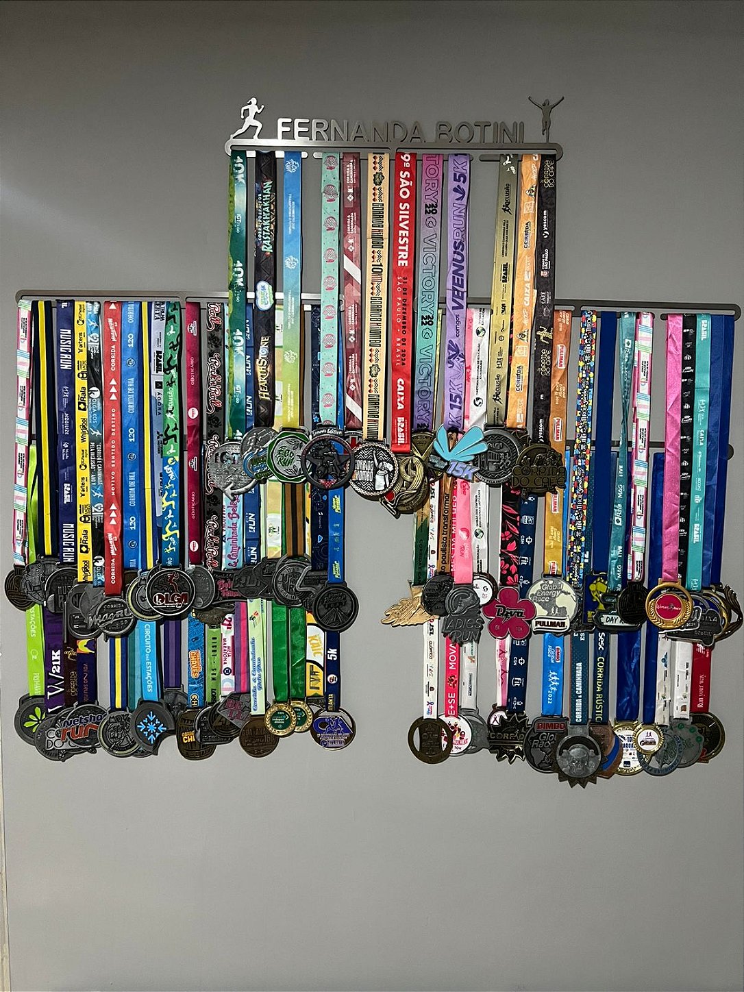 Combo Porta Medalhas Personalizado + Extensores