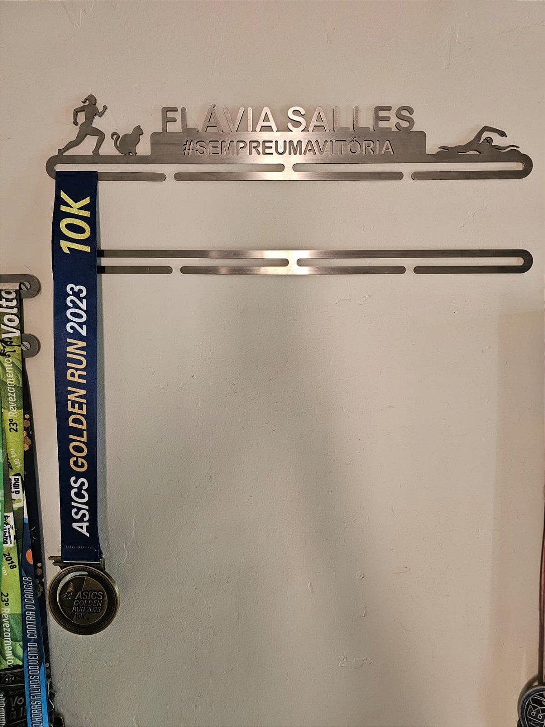 Combo 2 Porta Medalhas Personalizado Com Frase + Extensor