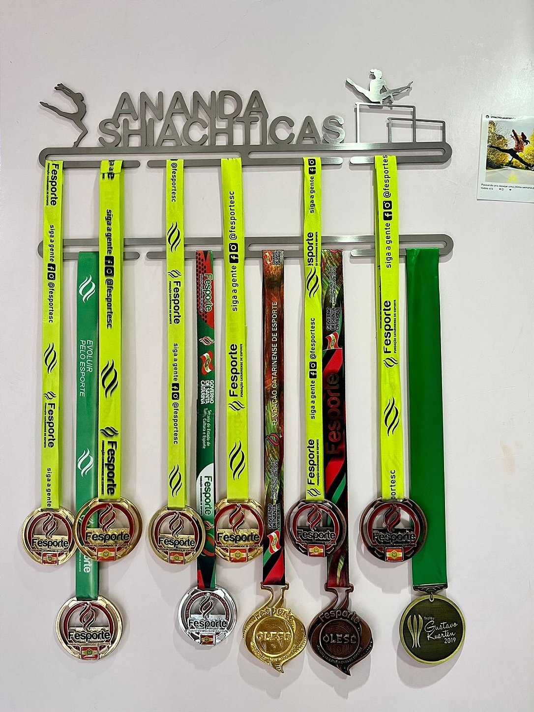 Porta Medalhas Personalizado Com o Nome + Extensor
