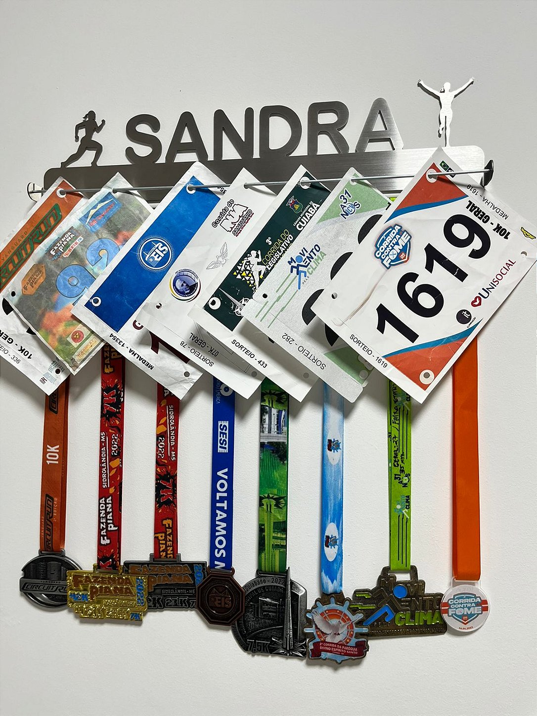 Porta Medalhas e Números de Peito Personalizado Com o Nome