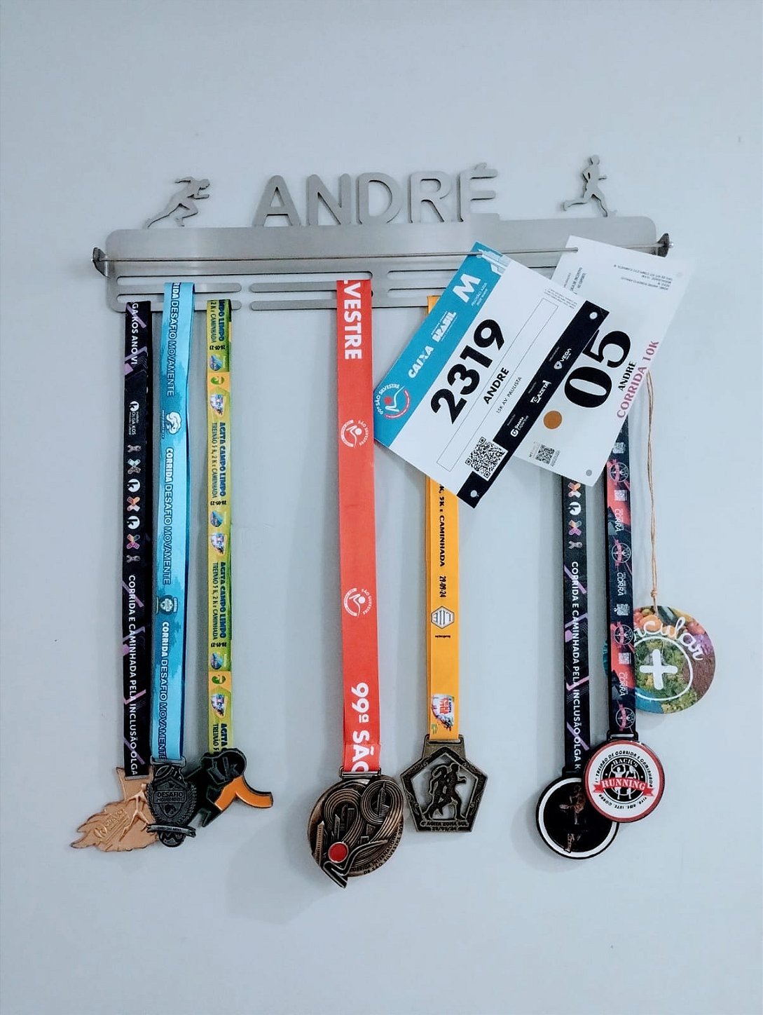 Porta Medalhas e Números de Peito Personalizado Com o Nome