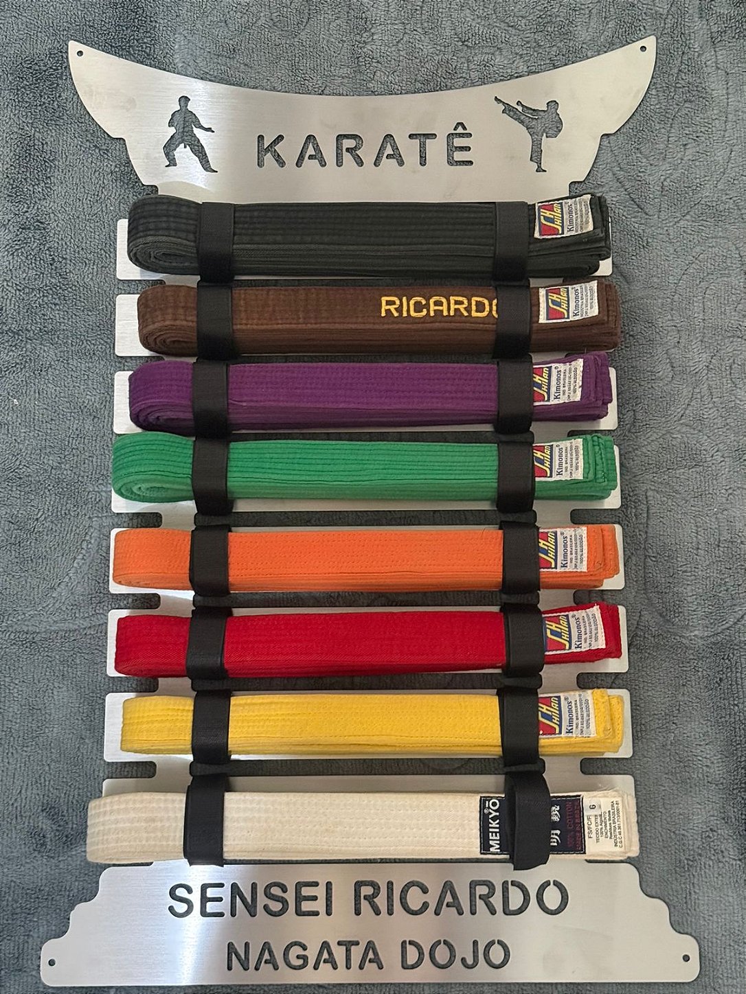 Porta Faixas em Inox Escovado Personalizado Com o Nome