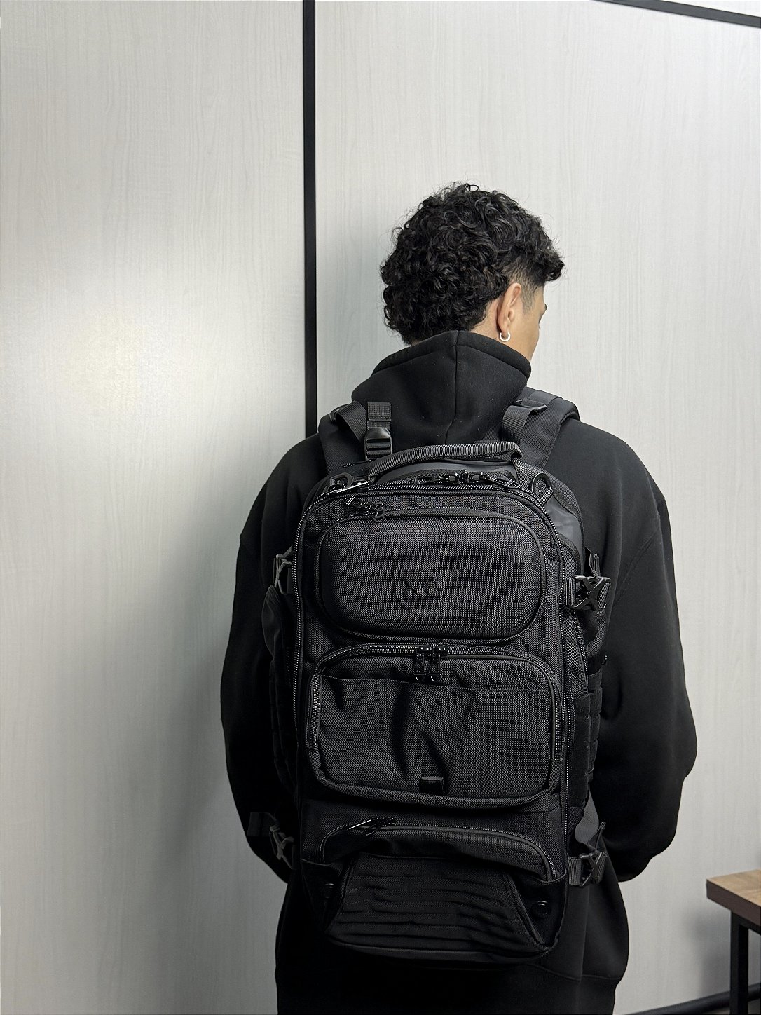 Mochila Bolsa Impermeável 30L com Compartimento para Calçado e Bolso Acolchoado de Notebook até 15.6", Cadeado Integrado - Victus - Gshield - foto 2