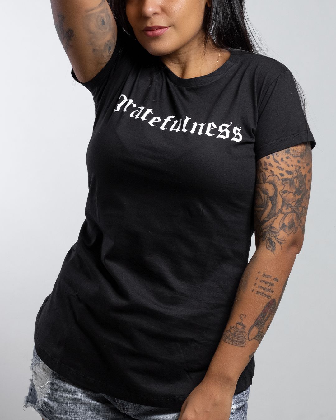 Camiseta Básica Feminina Preta Gratidão - Loja C4