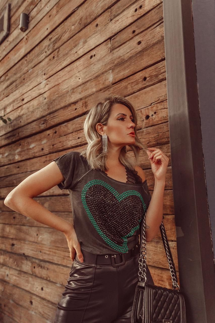 T-shirt estonada pedraria coração verde - Madame Ninna - loja online de  confeccções femininas
