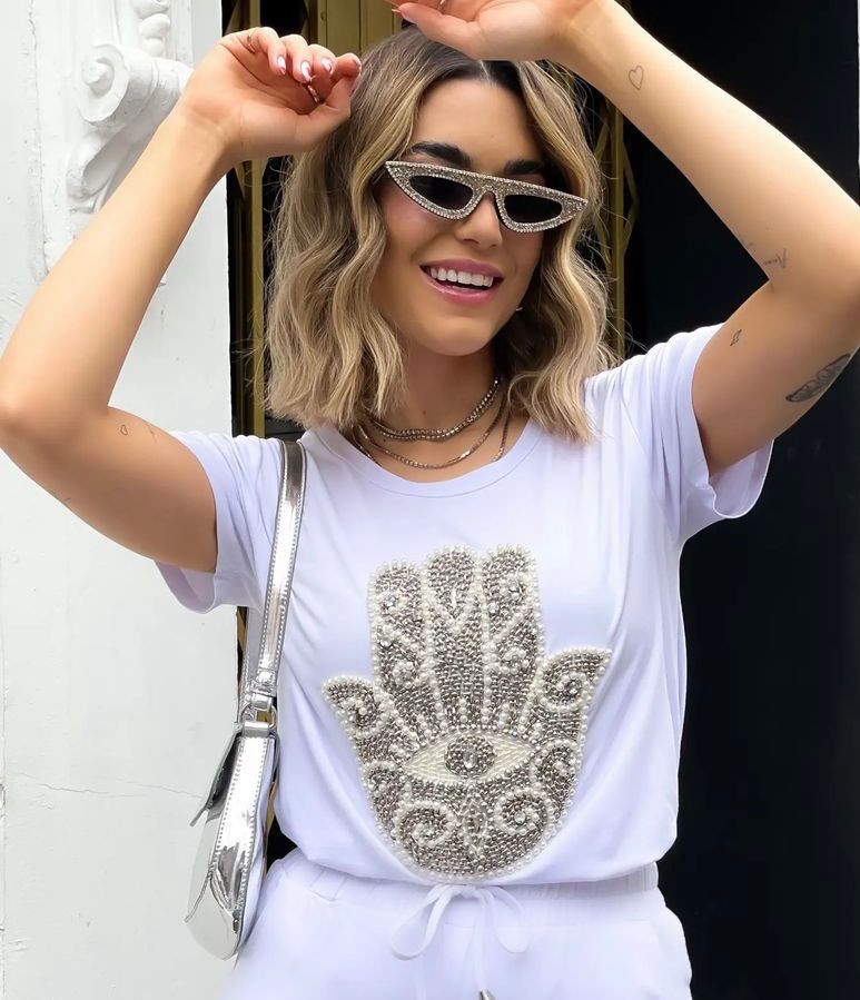 T-Shirt mão de Fátima com pedraria bordada à mão - Madame Ninna - loja  online de confeccções femininas