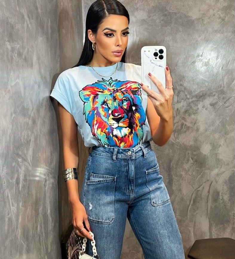 Tshirt branca com estampa de leão colors Madame Ninna loja