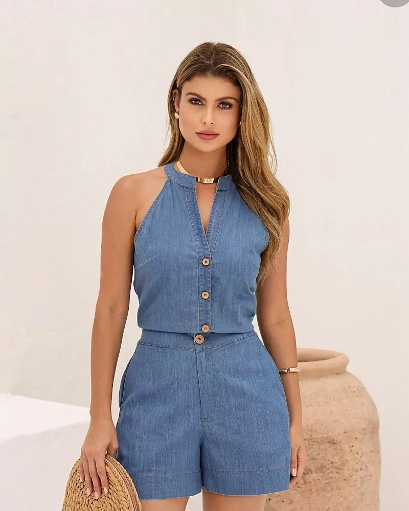 Conjunto shorts e blusa regata jeans claro