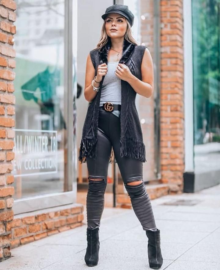 Calça em cirrê com zíper no joelho e detalhes de nervuras Madame