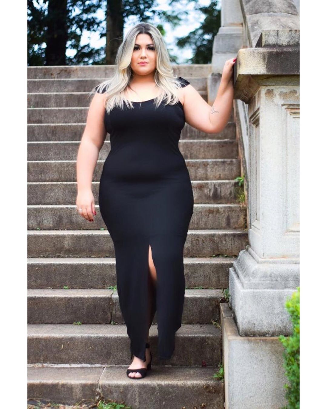 Vestido longo em malha com fenda frontal Tamanho único plus (44 ao 50)  Preto