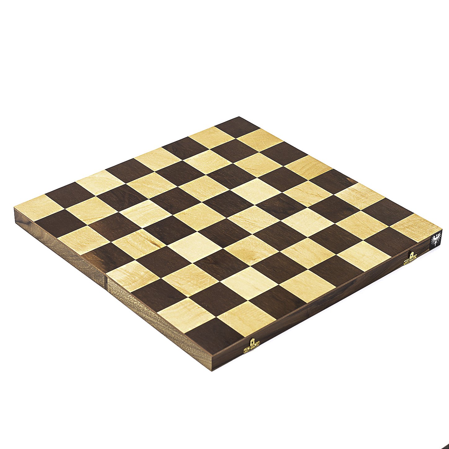 Figura do rei do xadrez dourado no tabuleiro
